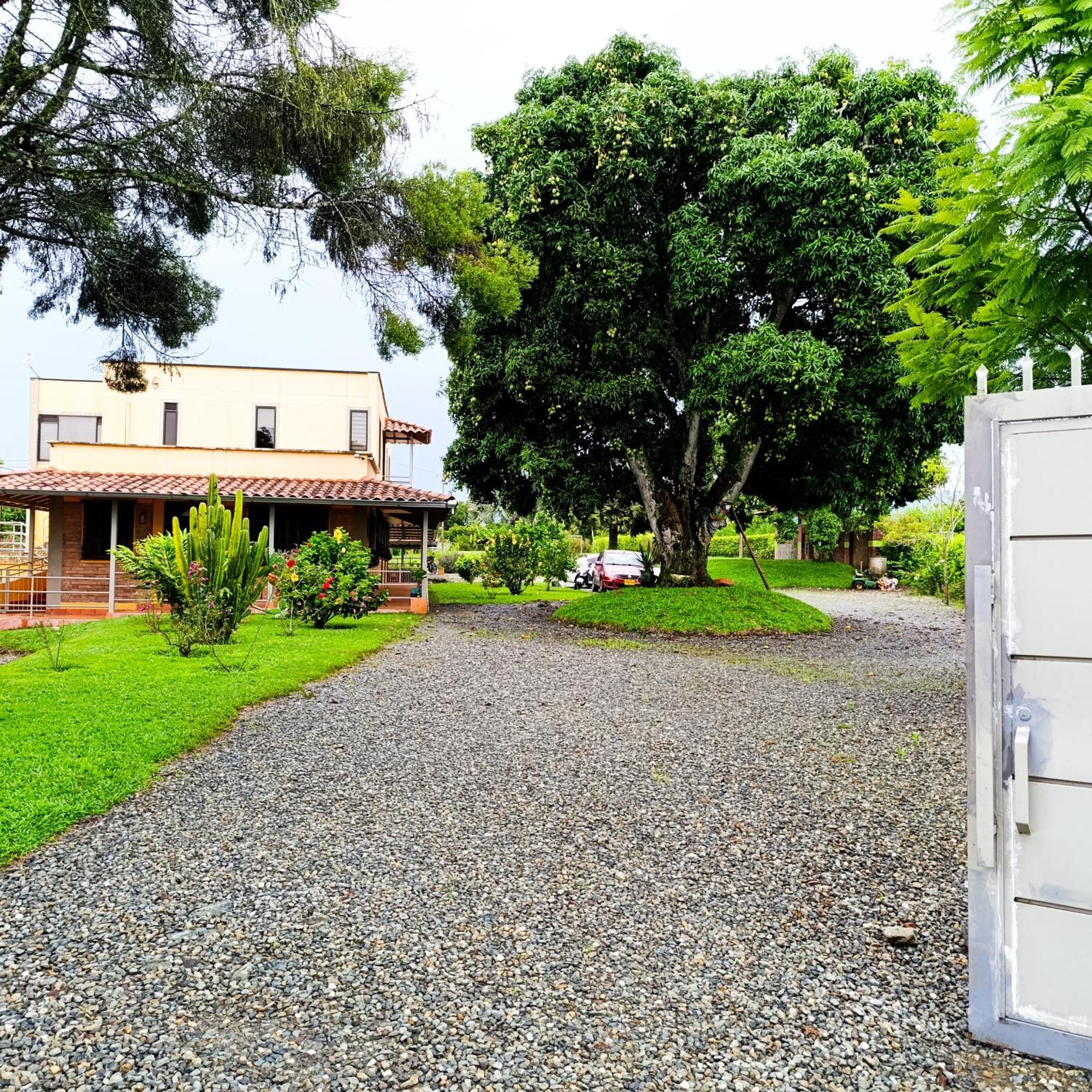 Hotel Campestre Los Mangos Quimbaya Exterior photo